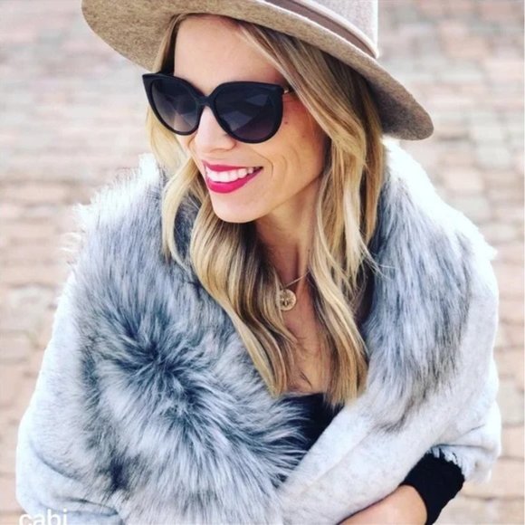 Cabi 4081 Winter White & Gray Faux Fur-Trim Heavenly Wrap New in Bag - Picture 8 of 8